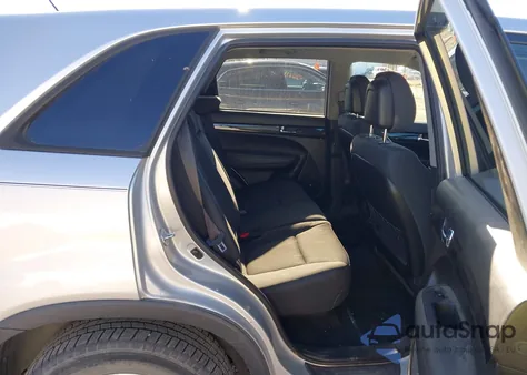 2011 Kia Sorento Lx z USA, uszkodzony, nr VIN 5XYKTCA10BG176701